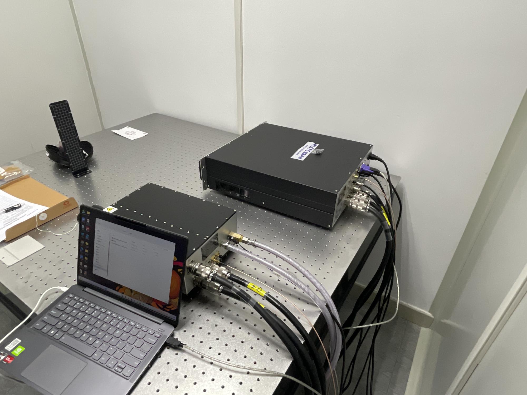 华东某钻研所 532/1064nm双波长亚纳秒沉频可调谐激光器顺利装置交付