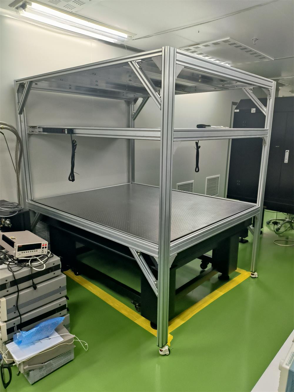 北京中科院某所 精密型阻尼隔振光学平台及铝型材仪器架顺利装置交付